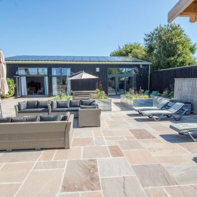 Woodyhyde Courtyard Holiday Retreat